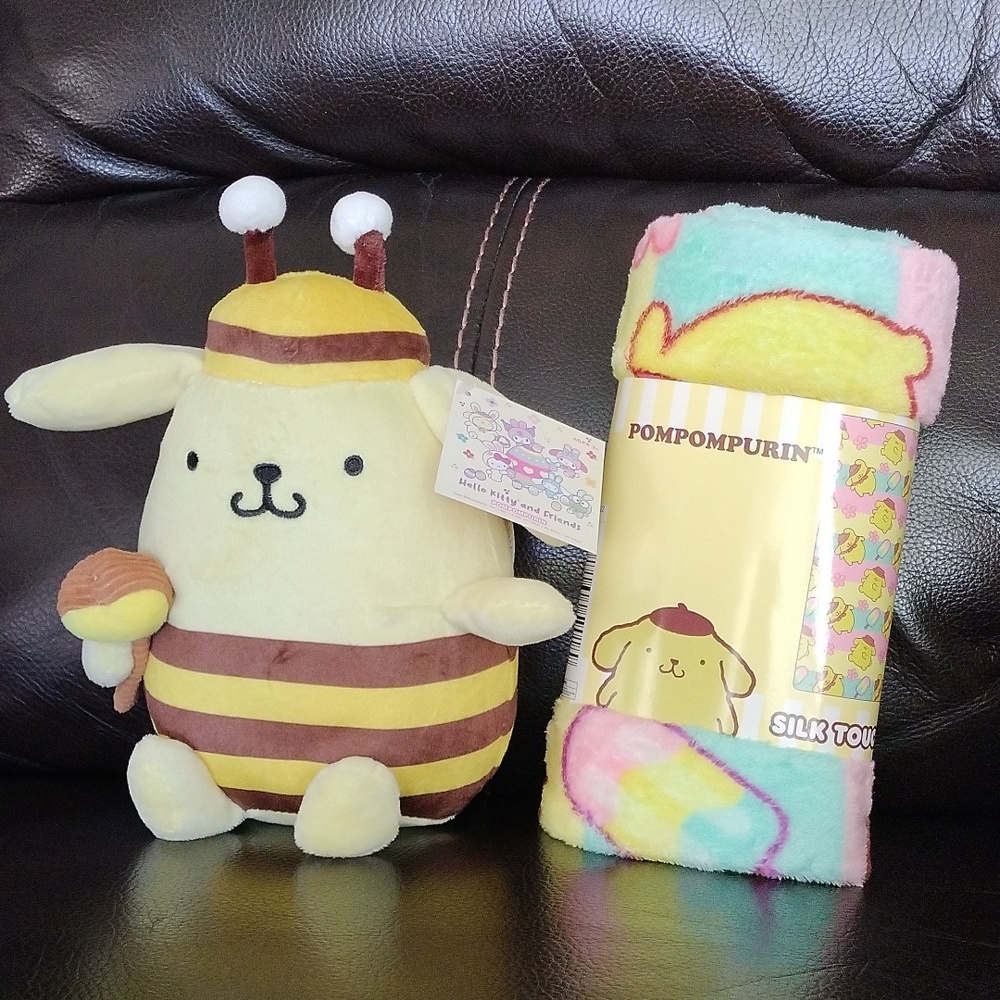 Hello Kitty & Friends Easter Pompompurin as a Bee with Silk Touch Blanket 40x50"